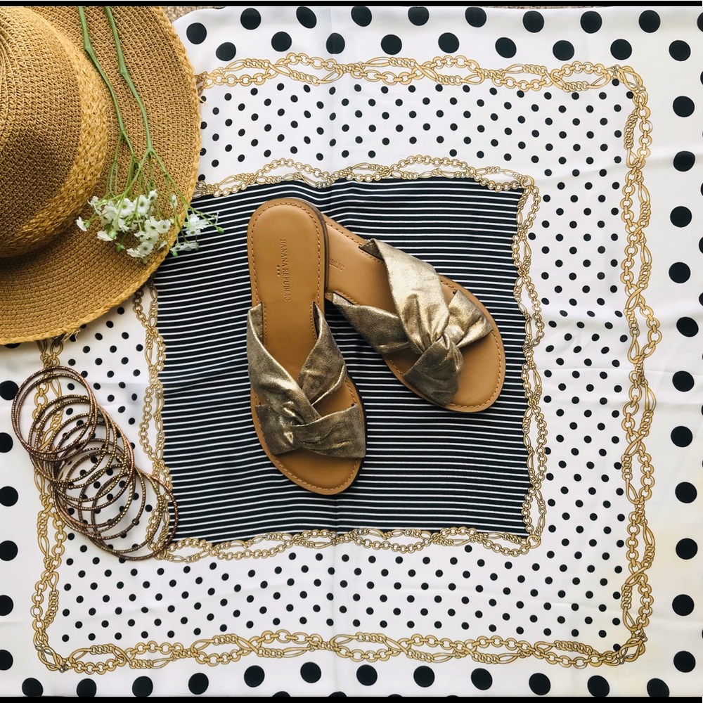 Banana Republic criss cross Sandals
